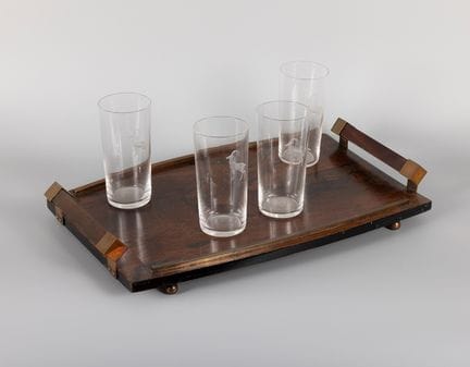 Ensemble composé d’un plateau de style Art déco et