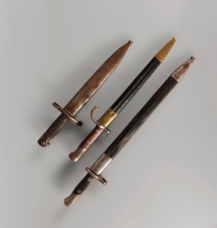 Set di tre baionette militari. Spagna, fine del XI