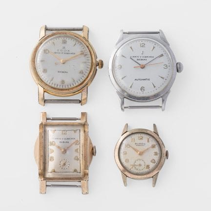 Lot de quatre boîtiers de montre :

- Edox portant
