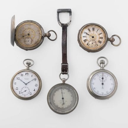 Lot de quatre montres de poche anciennes, dont une