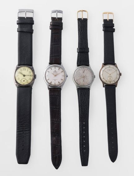 Lot de quatre montres vintage datant des années 19