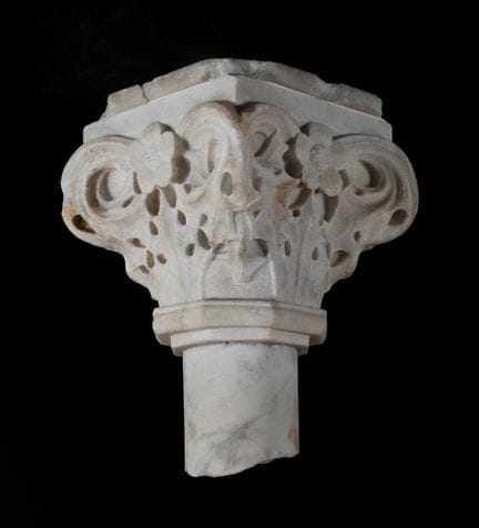 Chapiteau de style Renaissance ; XIXe siècle. 

Al