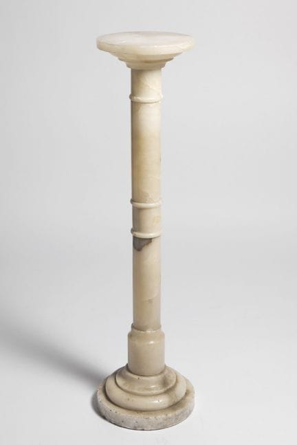 Socle datant des années 1950.

Albâtre.

Dimension
