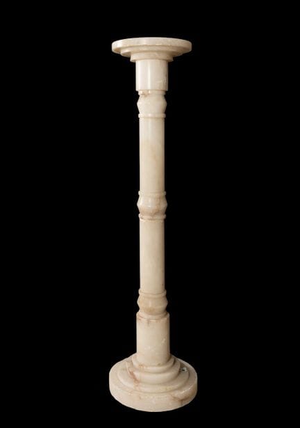 Colonne datant du début du XXe siècle. 

Albâtre. 