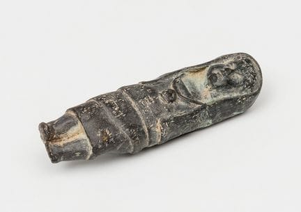 罗马许愿献品；公元1至2世纪。

青铜。

尺寸：7 × 2 × 1.5 厘米。

来源：拉蒙·马蒂