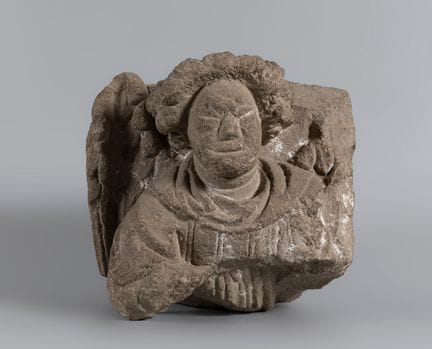 Fragment de chapiteau gothique, XVe siècle.

Pierr