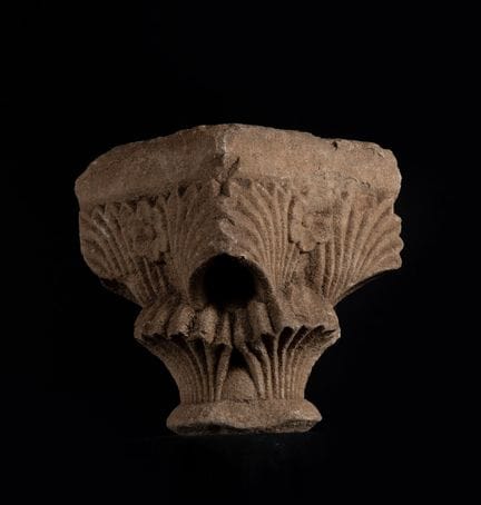 Capitale ; Catalogne, XIVe siècle.

Pierre sculpté
