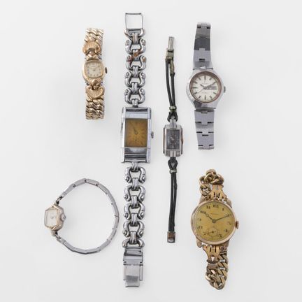 Lot de sept montres-bracelets. Suisse, années 1970