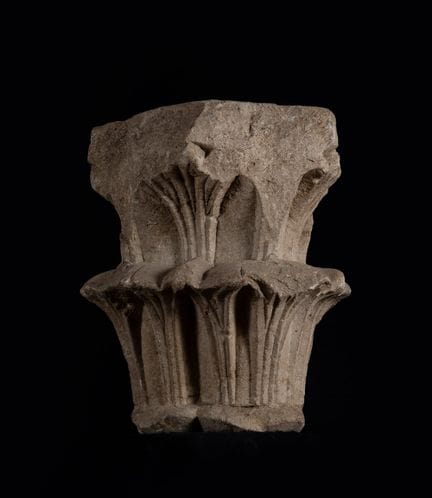 Chapiteau gothique ; XIVe-XVe siècles. 

Pierre sc