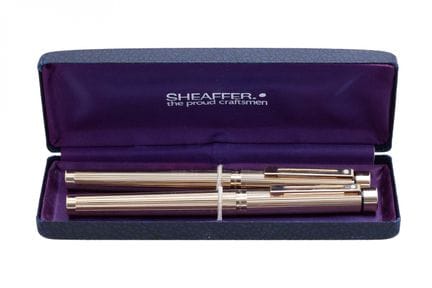 Paire d'instruments d'écriture SHEAFFER.

Corps en