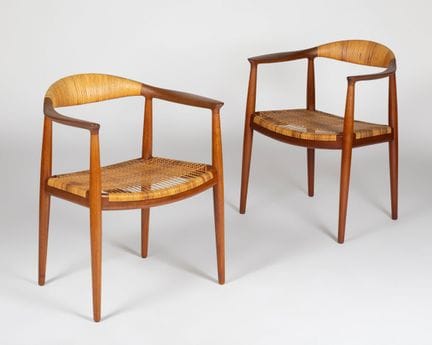 HANS J. WEGNER (Danemark, 1914–2007).

Une paire d