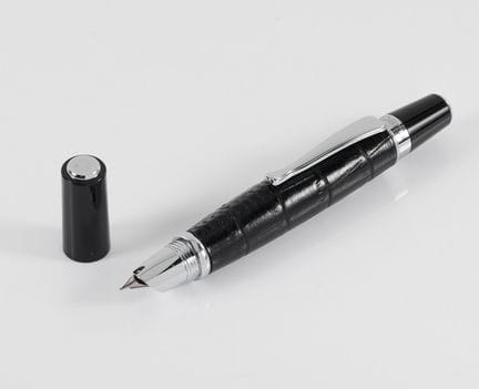 UNGARO fountain pen.

Silver-plated metal, black r