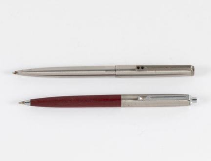Set of INOXCROM pens.

Silver-plated metal and res