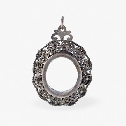 Reliquary pendant. Spain, 18th century.

Made of h