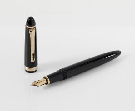 SAILOR fountain pen, Japan.

Bakelite with gold-pl