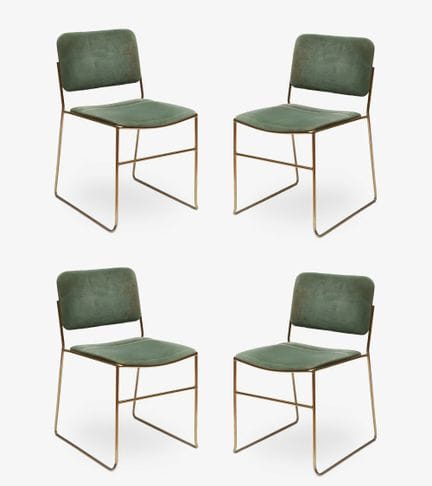 四把椅子一套；约1970年。

黄铜框架，天鹅绒面料。

尺寸：76 x 45 x 50 厘米（x4
