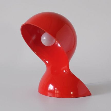维科·马吉斯特雷蒂（意大利，1920–2006）为Artemide设计。

“Dalú”台灯，196