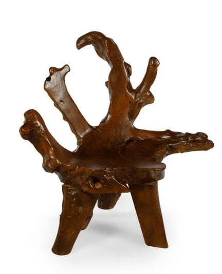 椅子，20 世纪下半叶。 

实木柚木根，手工雕刻而成。

椅腿是组装好的。

有使用和磨损的痕迹。