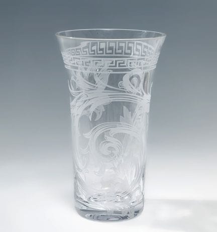 VERSACE for Roshental。 

阿拉伯式 "花瓶。 

玻璃。

底座上有款识。
