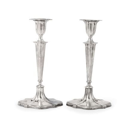 PAR DE CANDELABROS DE PLATA DE JOSEPH Y JOHN ANGEL