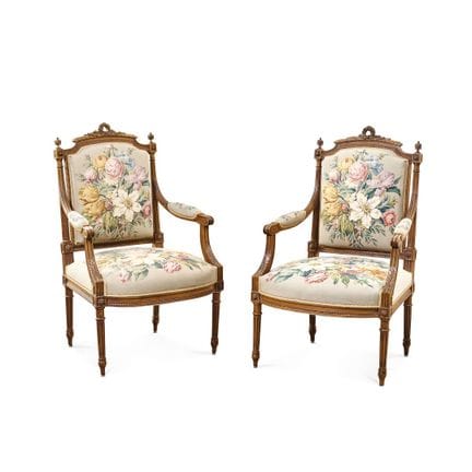 PAIR OF FRENCH ARMCHAIRS, 19TH CENTURY - Carved an