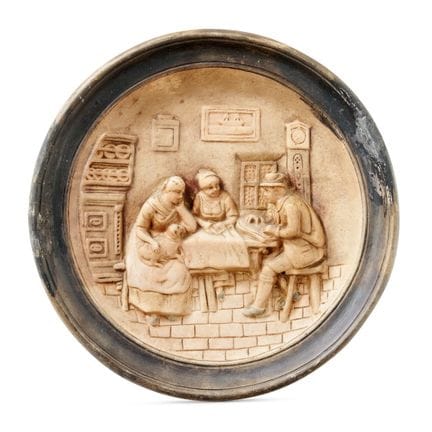 19世纪石膏雕塑一对——雕刻石膏。
34.5 × 34.5 × 6 厘米
