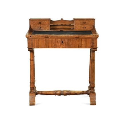 PEQUEÑO ESCRITORIO DEL SIGLO XIX - Madera de nogal