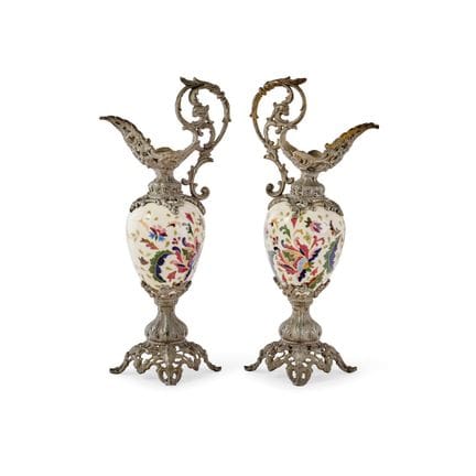 PAR DE JARRAS DEL SIGLO XX - Porcelana policromada
