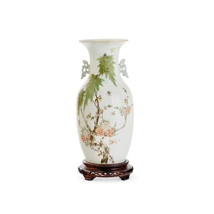 JARRÓN CHINO, SIGLO XX - Porcelana pintada con esm