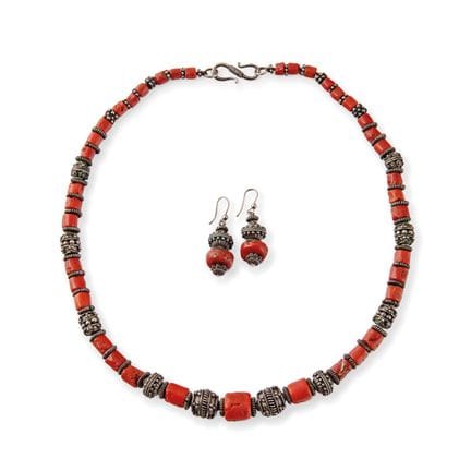 CONJUNTO DE PENDIENTES Y COLLAR - Tíbet (?), siglo