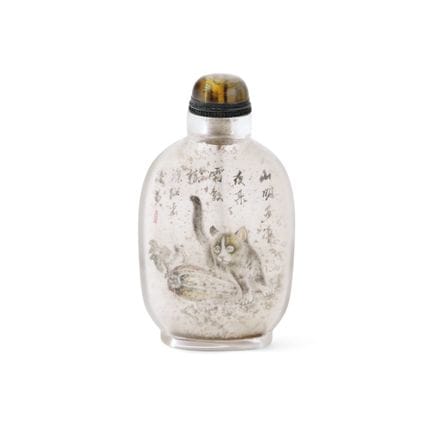 FRASCO DE TABACO - China, siglo XX. Vidrio pintado