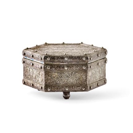 CAJA CON TAPA, INDIA (?), SIGLO XX - Madera revest