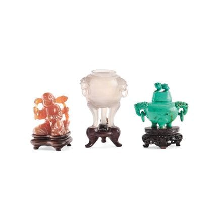 CONJUNTO DE TRES OBJETOS TALLADOS - China, siglo X
