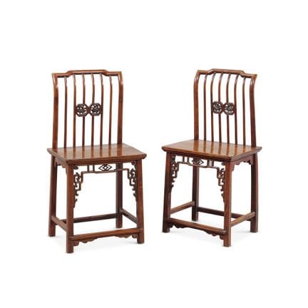 PAR DE SILLAS - China, siglo XX. Madera tallada. 9
