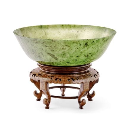 CUENCO GRANDE DE CHINA, SIGLO XX - Jade verde; bas