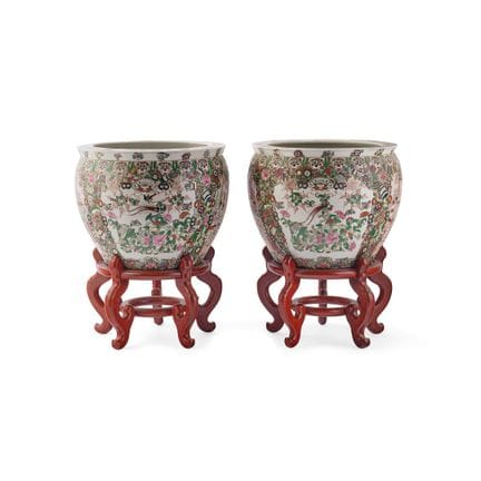 PAR DE MACETEROS - China, siglo XX. Porcelana pint