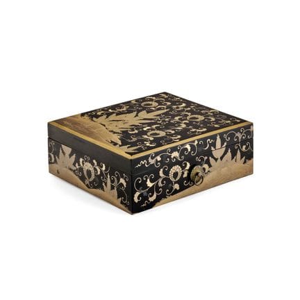 CAJA CON TAPA - Japón, período Meiji. Madera lacad