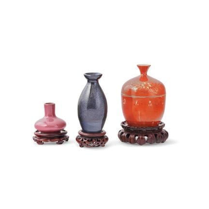 CONJUNTO DE TRES RECIPIENTES DE CHINA, SIGLO XX - 