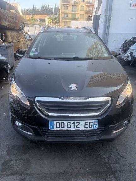 * Veicolo marca Peugeot, modello 2008, immatricola