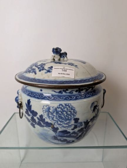 CINA: Importante vaso coperto in porcellana bianca
