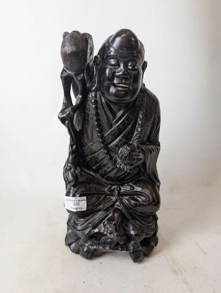 * CHINA: Buddha aus Ebenholz? Geschnitzt. Etikette