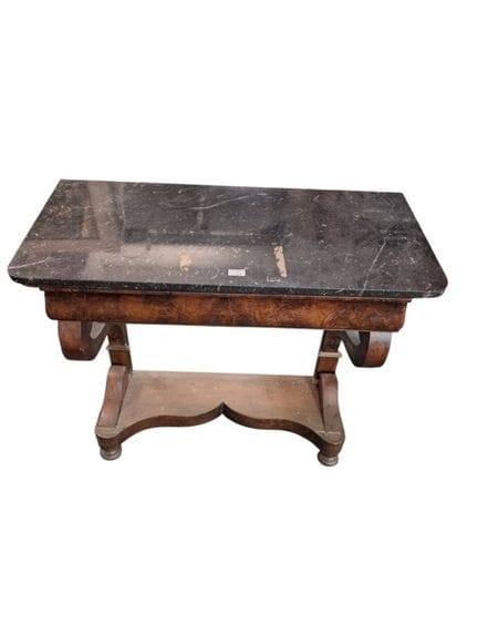 Consolle in legno e radica che si apre su un casse