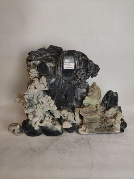 CINA: Gruppo di pietre dure scolpite che rappresen