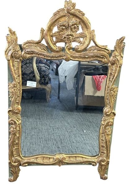 Miroir en bois mouluré, sculpté, stuqué et doré, l