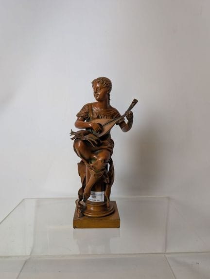 Scultura in bronzo patinato, “Giovane donna che su