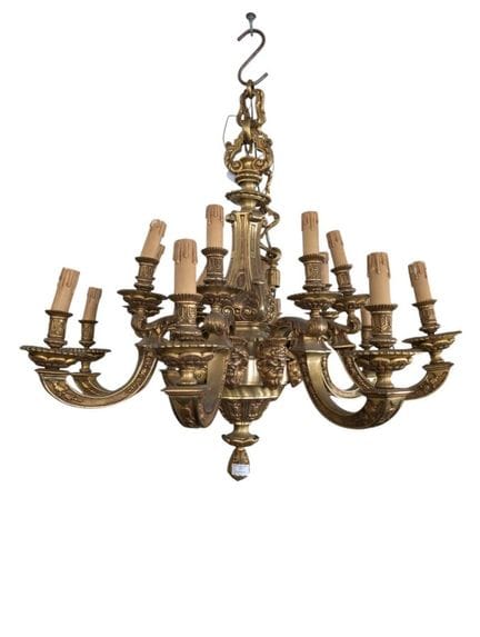 Lampadario in bronzo dorato a otto bracci doppi, c