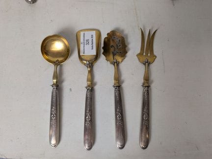Partie de ménagères dépareillées, comprenant : un 