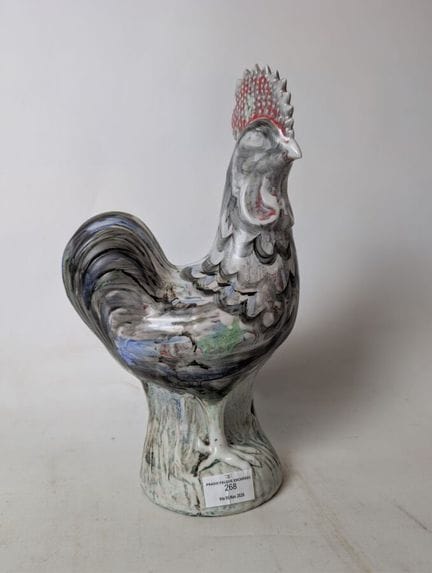 Oggetto raffigurante una gallina in porcellana sma
