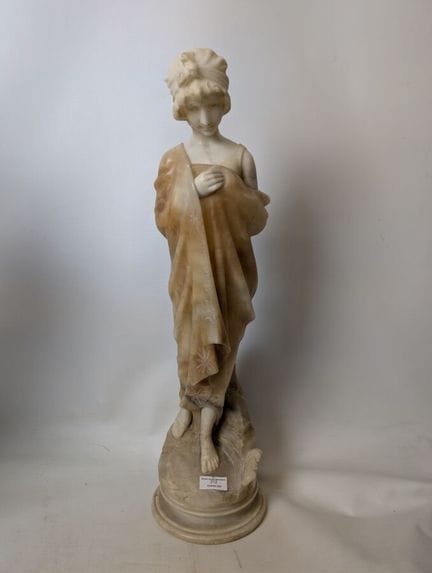 SARELY? : "La bagnante". Scultura in marmo e alaba