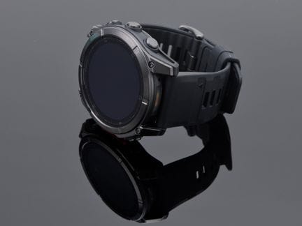一款GARMIN Fénix 8智能手表，51毫米AMOLED屏幕。原装包装盒，内附的宣传图已破损。